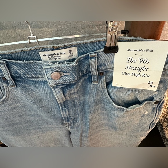 NWT Abercrombie & Fitch, 90’s Straight Ultra High Rise Jeans, Size 8, 29W XS. - Picture 8 of 9